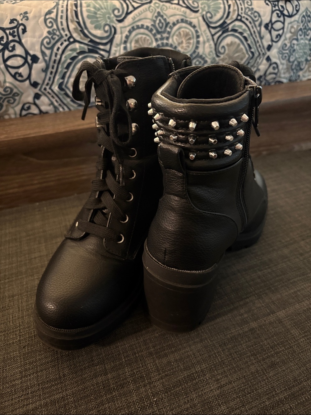 No Boundaries Studded Heeled Boots Sz 8.5